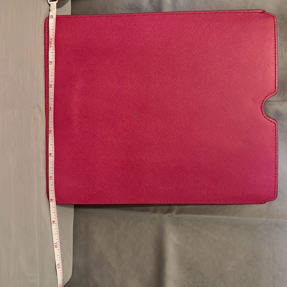 Cynthia Rowley Genuine Saffiano Leather IPad/Tablet Sleeve - Picture 4 of 6